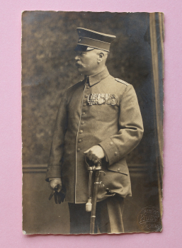 Ansichtskarte Foto AK Wiesbaden 1919 Militär Ordensspange Offizier Foto Atelier Pfusch Ortsansicht Hessen